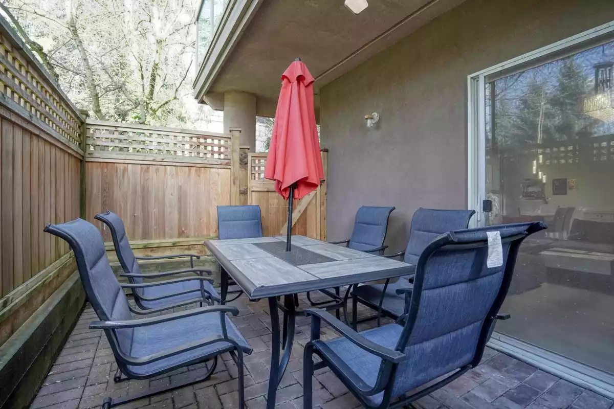 Hallway Photo of 110 14981 101a Avenue, Surrey, BC