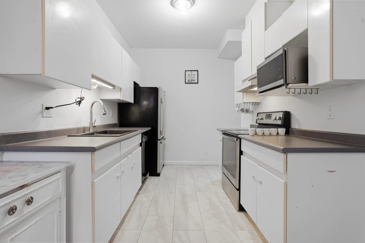 Kitchen Island Photo of 110 14981 101a Avenue, Surrey, BC