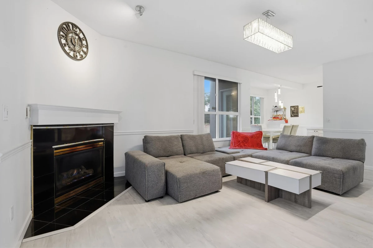 Living Room Photo of 110 14981 101a Avenue, Surrey, BC