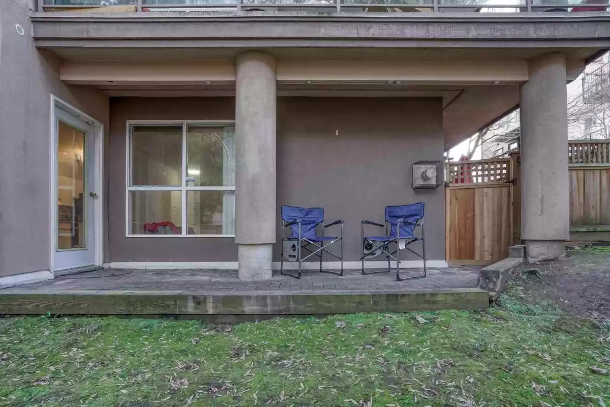 Staircase Photo of 110 14981 101a Avenue, Surrey, BC