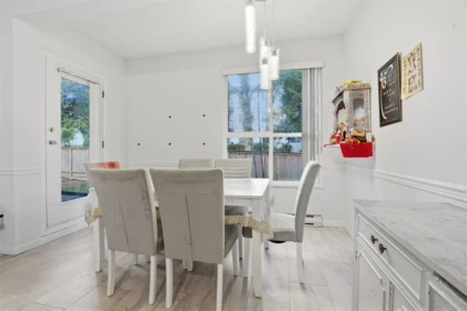 Kitchen Photo of 110 14981 101a Avenue, Surrey, BC