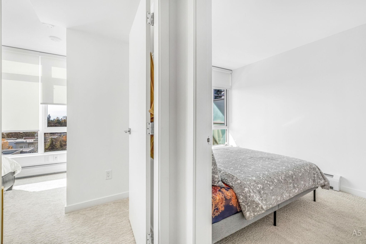 Breakfast Nook Photo of 913 13350 Central Avenue, Surrey, BC