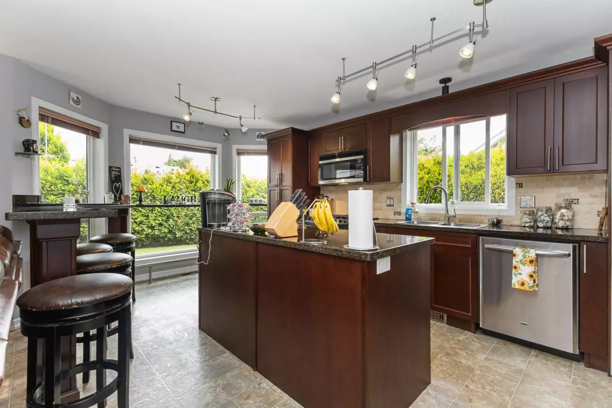 Dining Area Photo of 34654 Dunsmuir Court, Abbotsford, BC