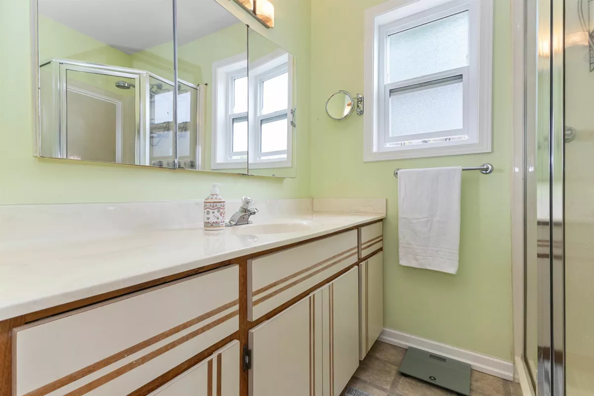 Entry Foyer Photo of 34654 Dunsmuir Court, Abbotsford, BC