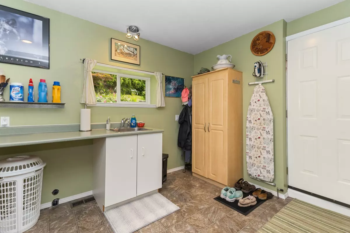 Guest Bathroom Photo of 34654 Dunsmuir Court, Abbotsford, BC