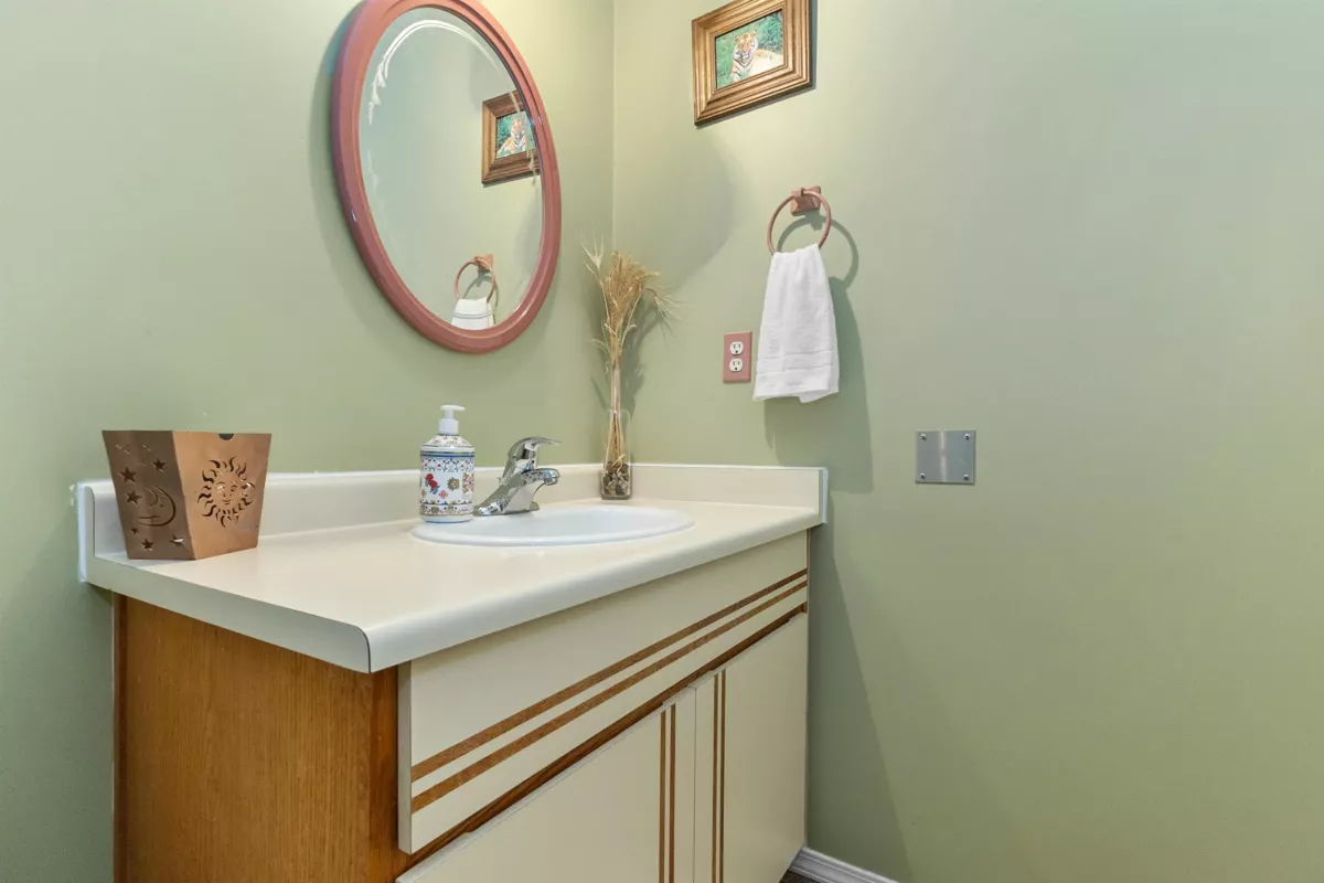 Powder Room Photo of 34654 Dunsmuir Court, Abbotsford, BC