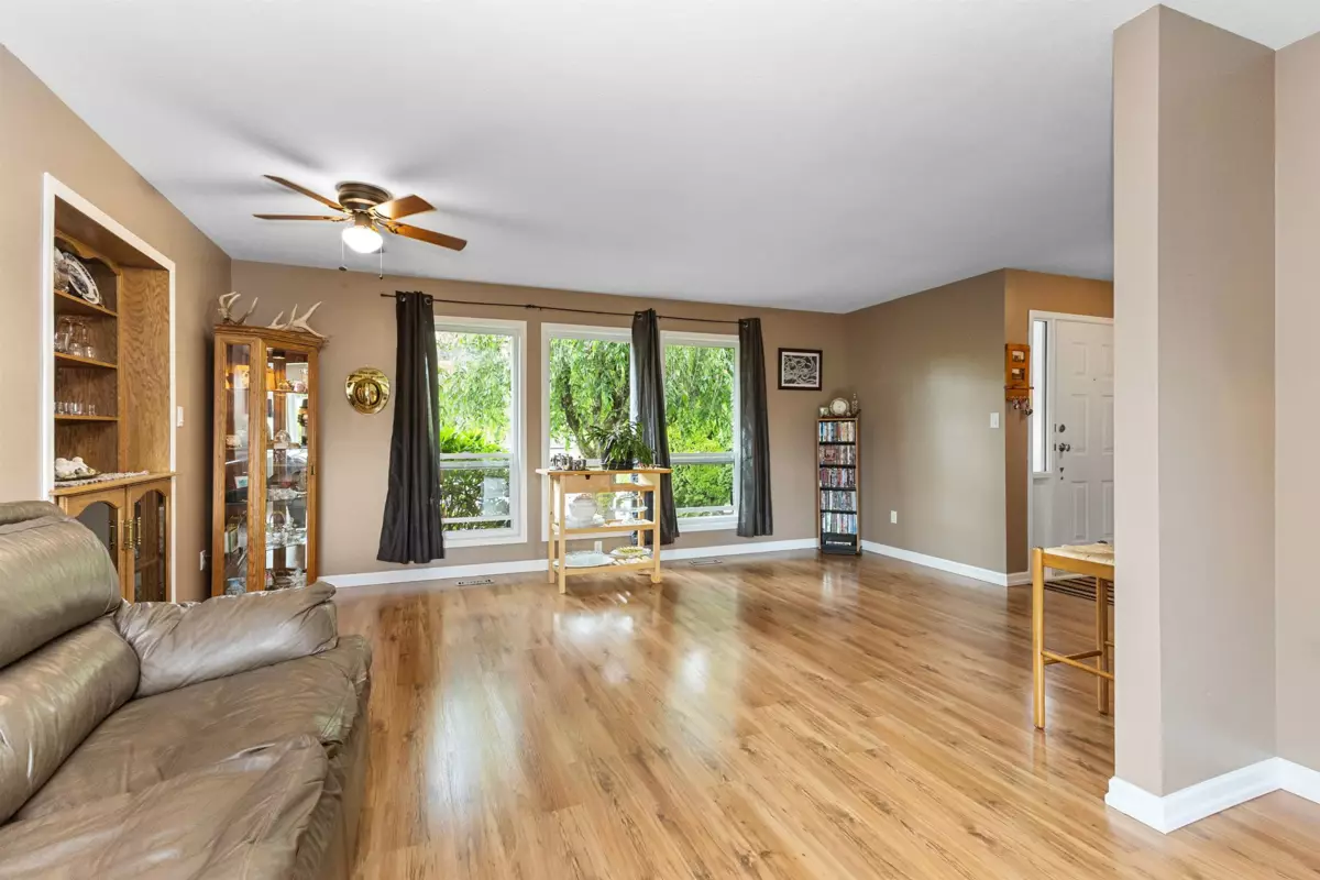 Primary Bathroom Photo of 34654 Dunsmuir Court, Abbotsford, BC