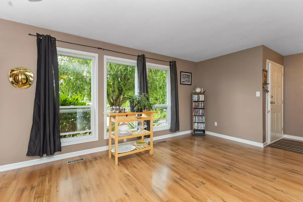 Walk-In Closet Photo of 34654 Dunsmuir Court, Abbotsford, BC