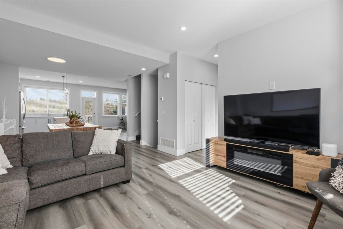 Living Room Photo of 14 15717 Mountain View Drive, Surrey, BC
