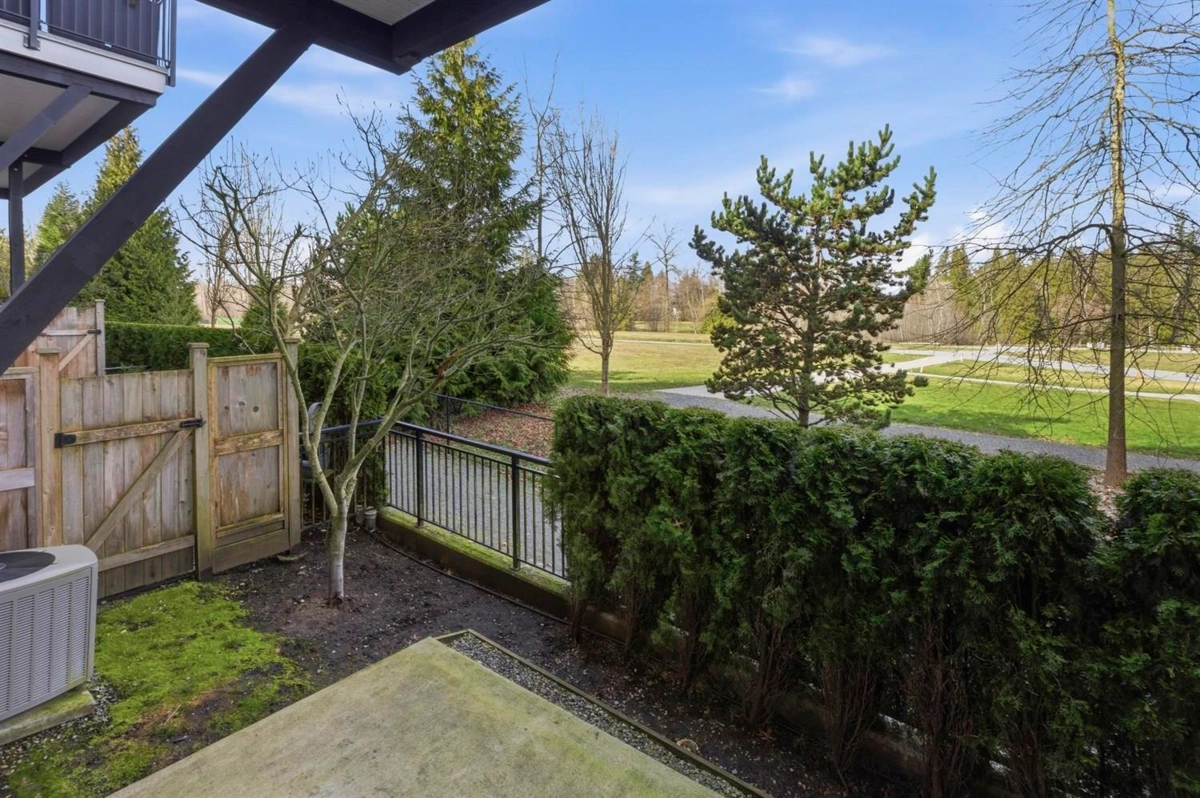 Swimming Pool Photo of 14 15717 Mountain View Drive, Surrey, BC