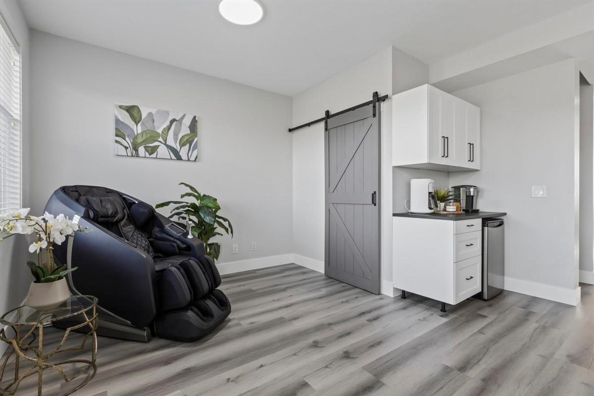 Walk-In Closet Photo of 14 15717 Mountain View Drive, Surrey, BC