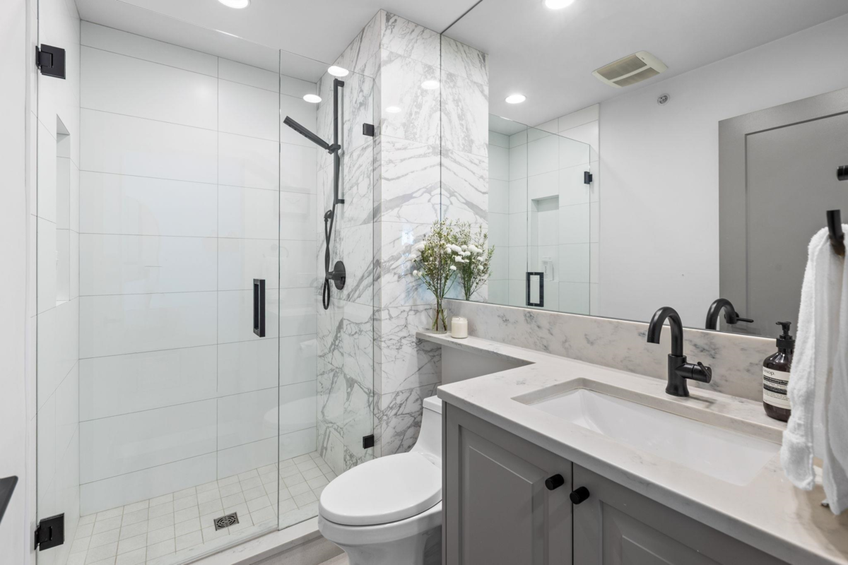 Entry Foyer Photo of 406 2181 W 12th Avenue, Vancouver, BC