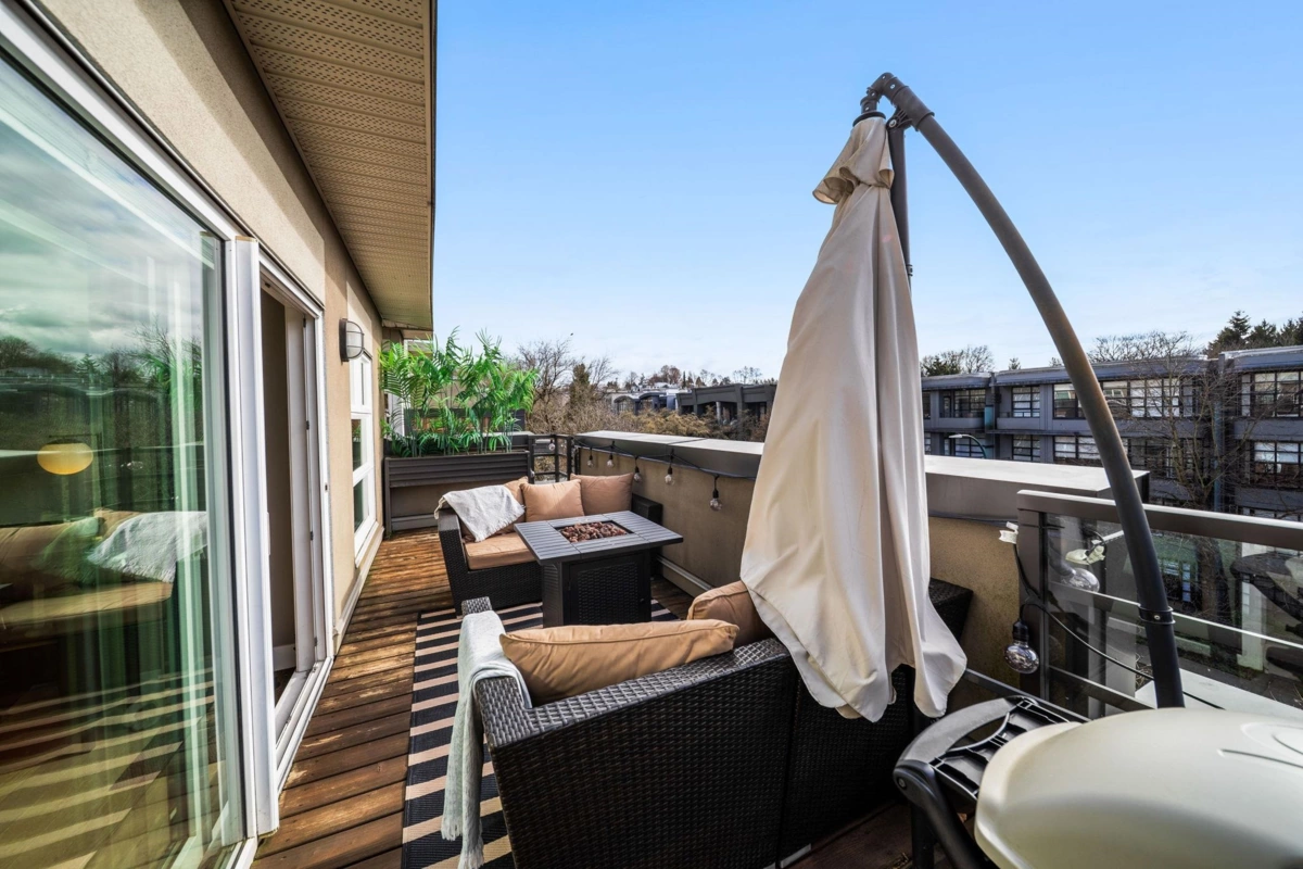 Kitchen Island Photo of 406 2181 W 12th Avenue, Vancouver, BC