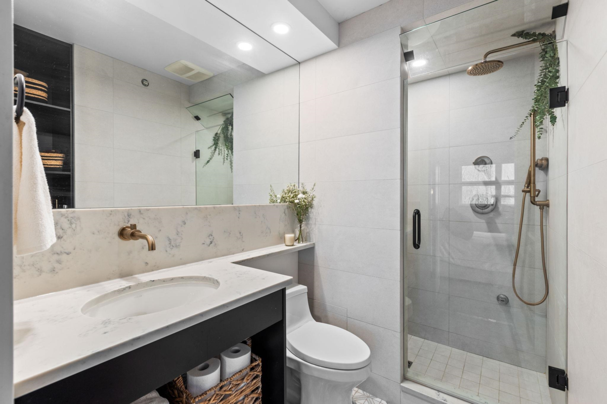 Laundry Room Photo of 406 2181 W 12th Avenue, Vancouver, BC