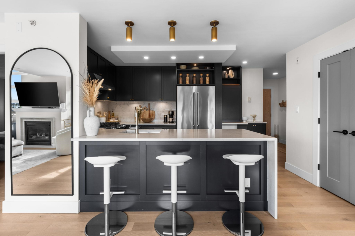 Walk-In Closet Photo of 406 2181 W 12th Avenue, Vancouver, BC