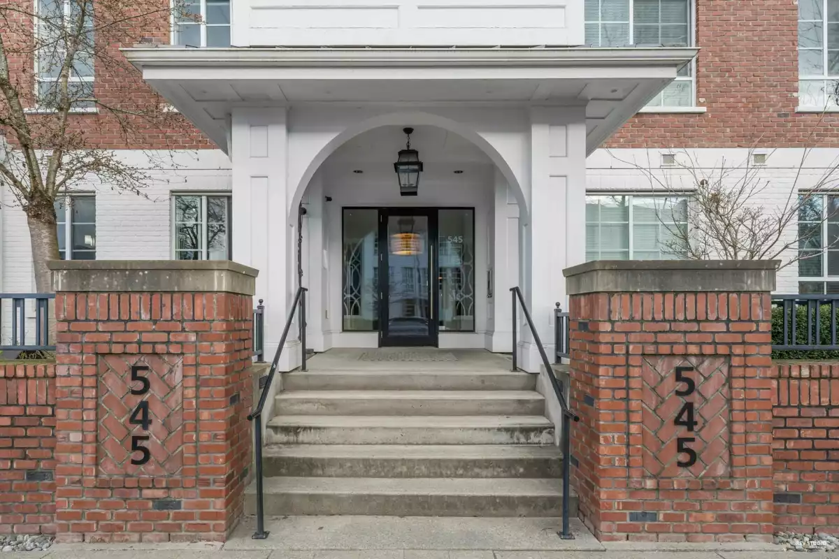 Backyard Photo of 412 545 Foster Avenue, Coquitlam, BC