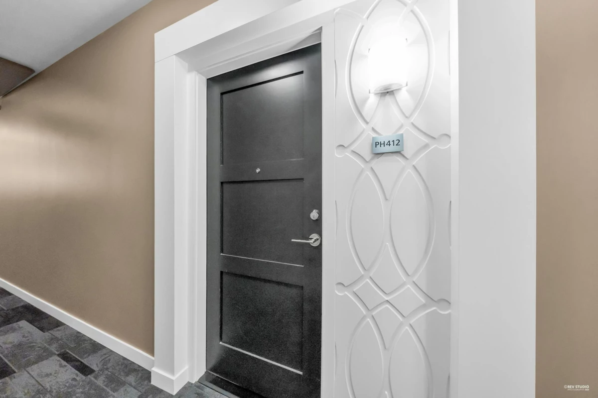 Entry Foyer Photo of 412 545 Foster Avenue, Coquitlam, BC