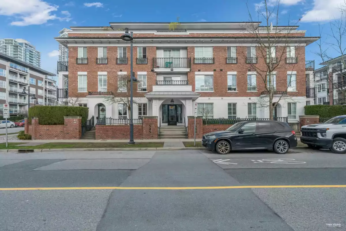 Garden / Landscaping Photo of 412 545 Foster Avenue, Coquitlam, BC