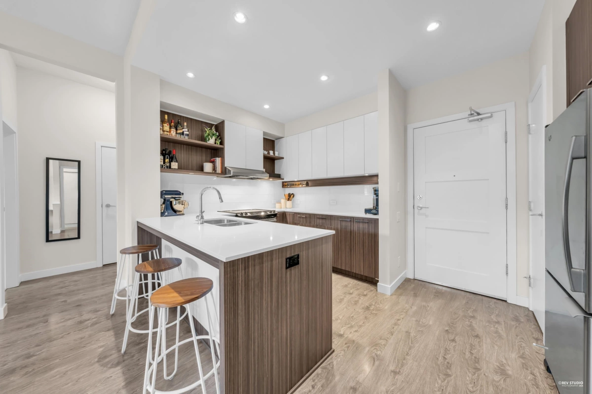 Primary Bathroom Photo of 412 545 Foster Avenue, Coquitlam, BC
