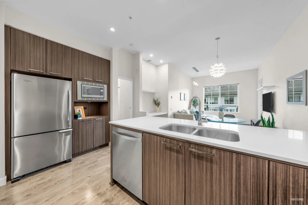 Primary Bedroom Photo of 412 545 Foster Avenue, Coquitlam, BC