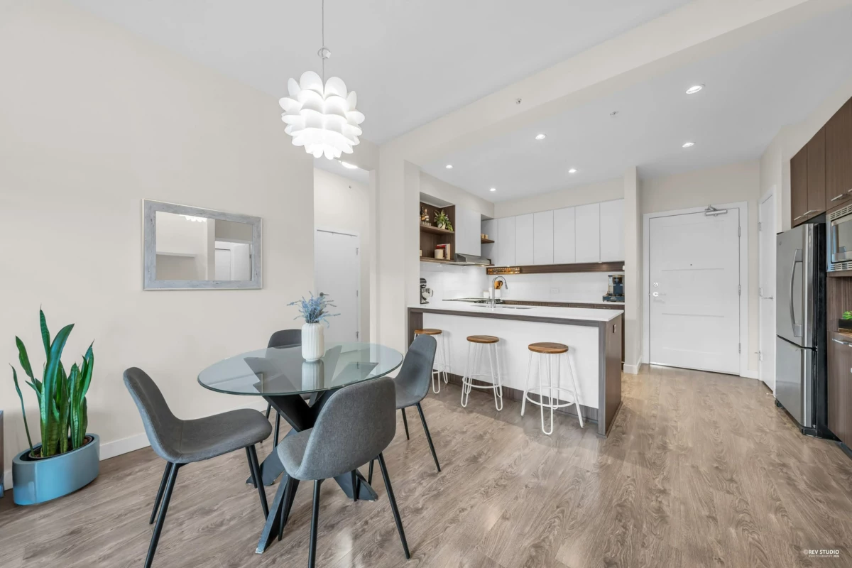 Walk-In Closet Photo of 412 545 Foster Avenue, Coquitlam, BC