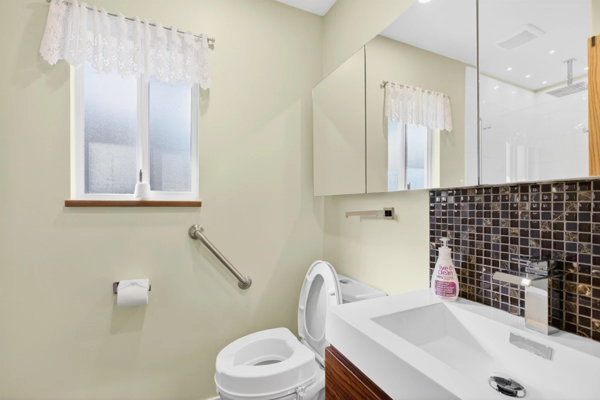 Hallway Photo of 22475 Streng Avenue, Maple Ridge, BC