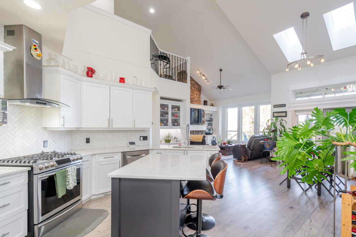 Breakfast Nook Photo of 10510 Baker Place, Maple Ridge, BC