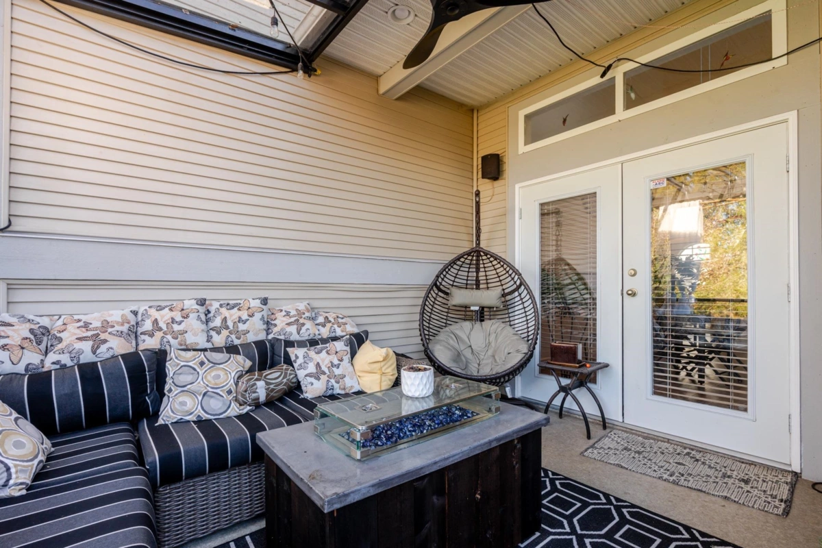 Guest Bathroom Photo of 10510 Baker Place, Maple Ridge, BC