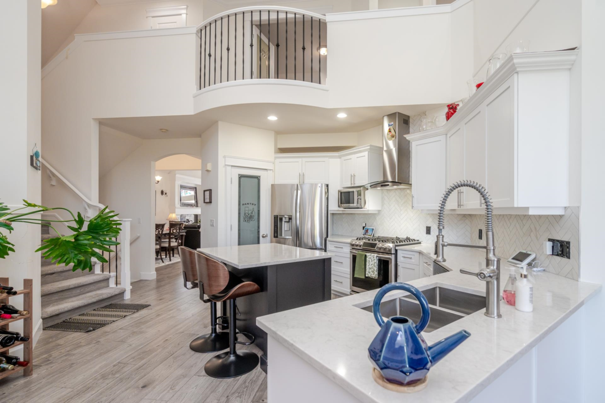 Kitchen Island Photo of 10510 Baker Place, Maple Ridge, BC