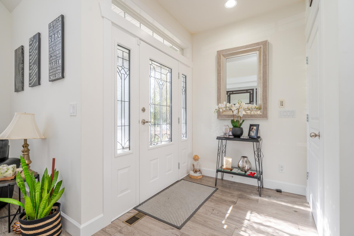 Living Room Photo of 10510 Baker Place, Maple Ridge, BC