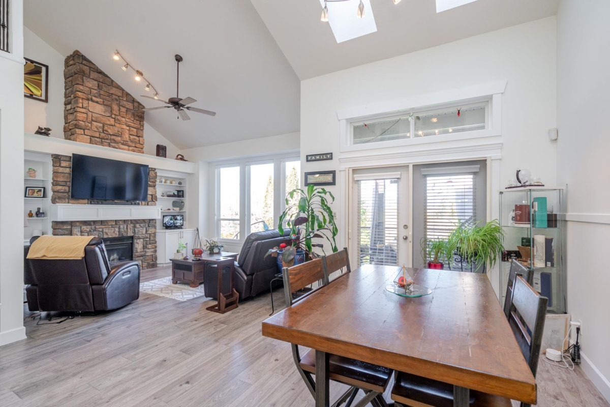Primary Bathroom Photo of 10510 Baker Place, Maple Ridge, BC