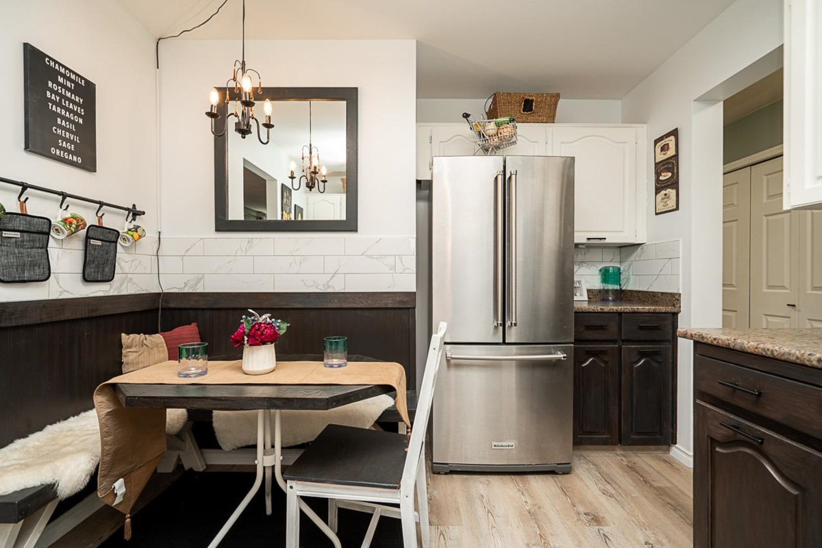 Breakfast Nook Photo of 306 32823 Landeau Place, Abbotsford, BC