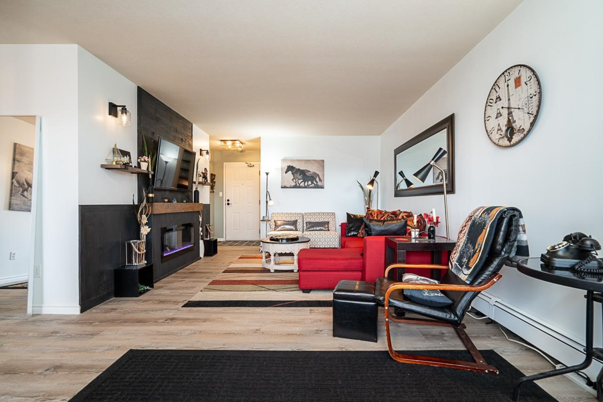 Dining Area Photo of 306 32823 Landeau Place, Abbotsford, BC