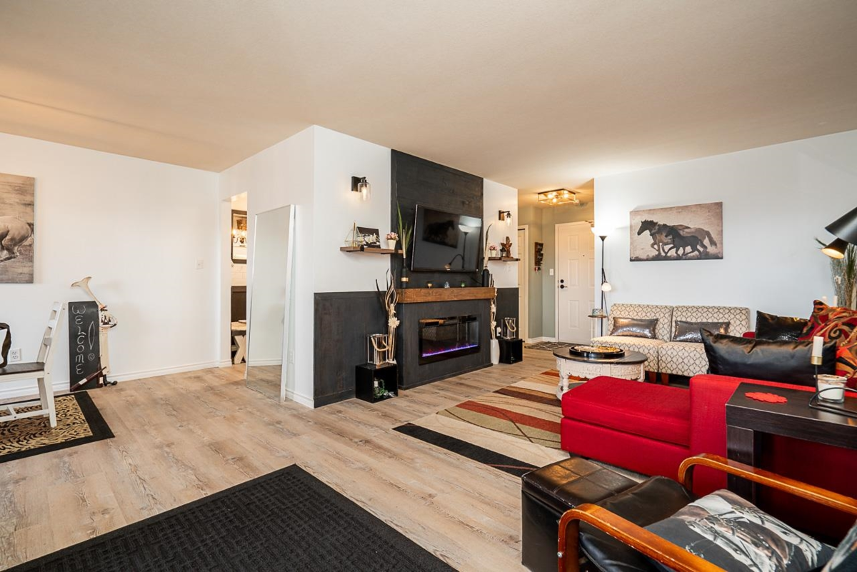 Family Room Photo of 306 32823 Landeau Place, Abbotsford, BC