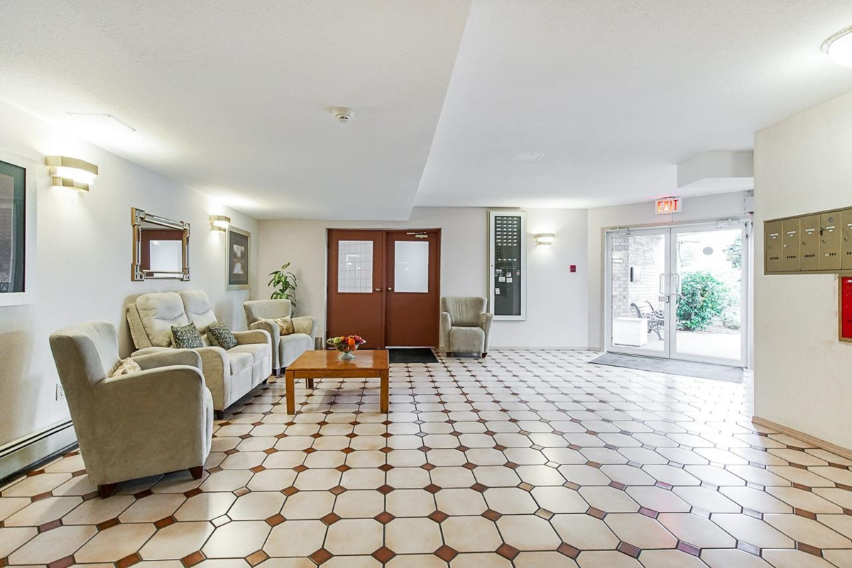 Front Yard Photo of 306 32823 Landeau Place, Abbotsford, BC