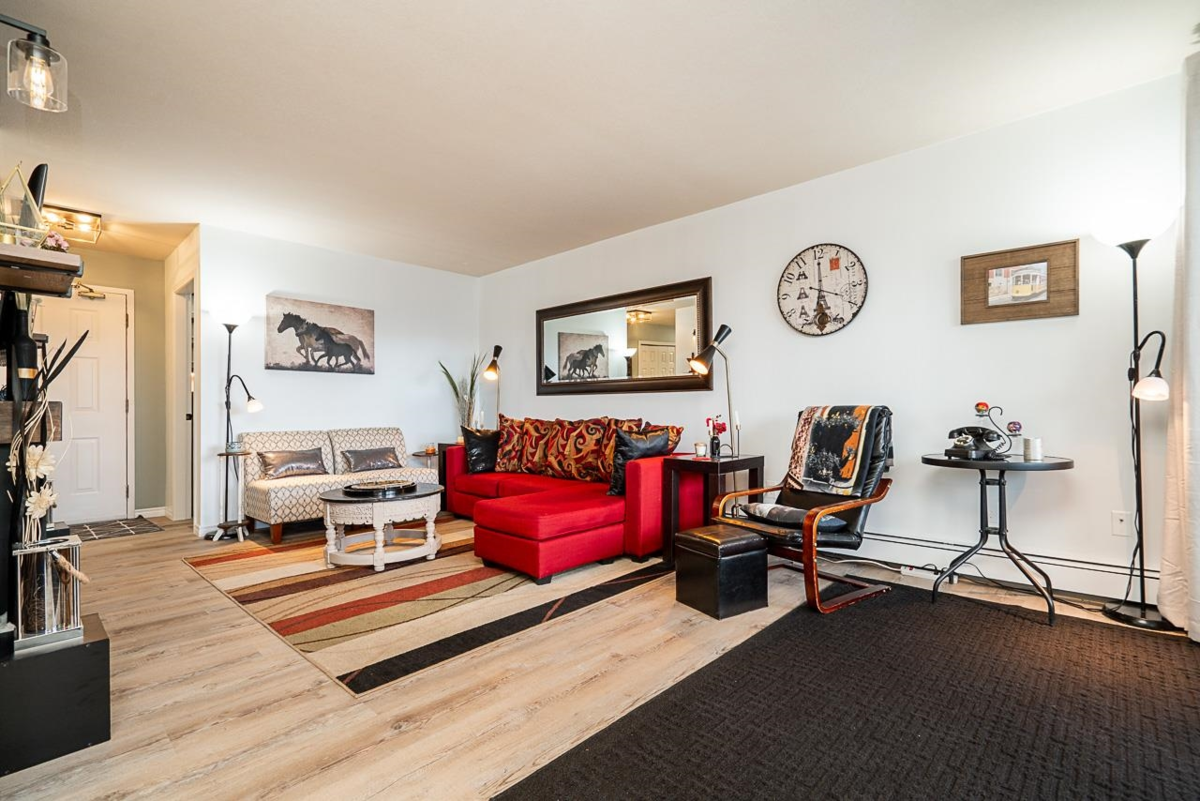 Living Room Photo of 306 32823 Landeau Place, Abbotsford, BC