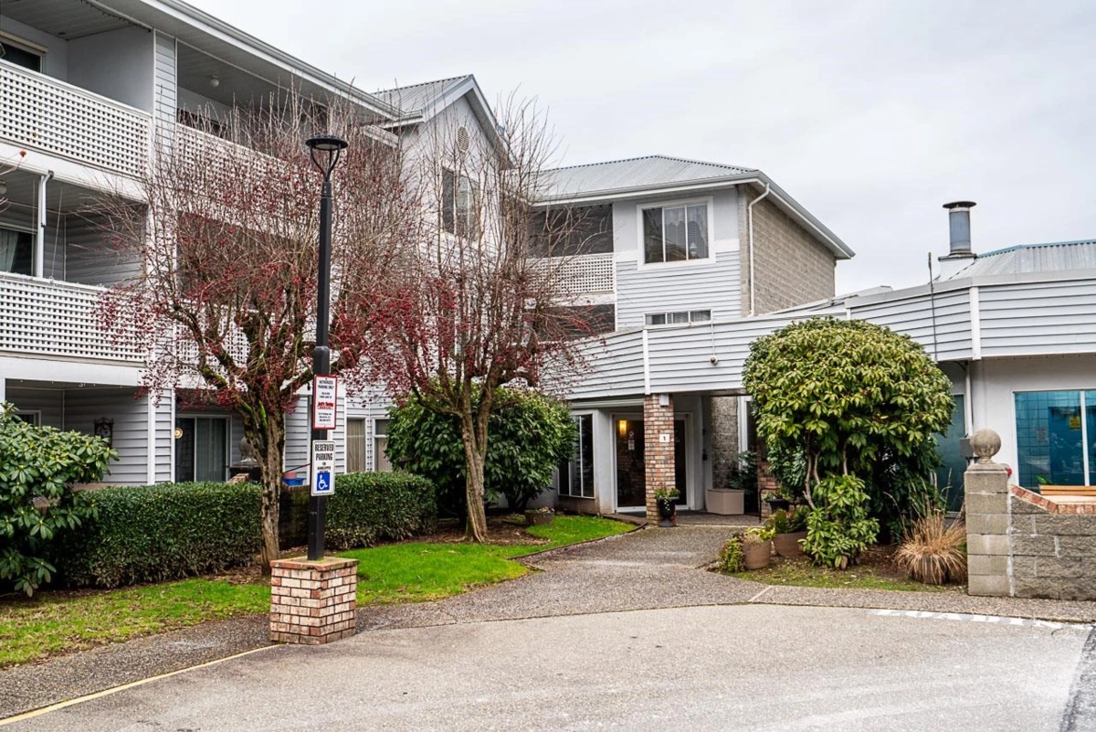 Outdoor Kitchen Photo of 306 32823 Landeau Place, Abbotsford, BC