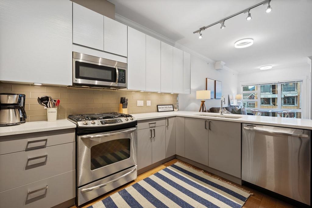 Breakfast Nook Photo of 403 857 W 15th Street, North Vancouver, BC