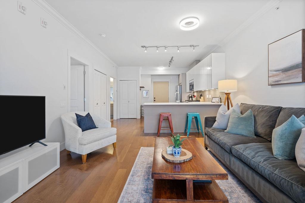 Kitchen Photo of 403 857 W 15th Street, North Vancouver, BC