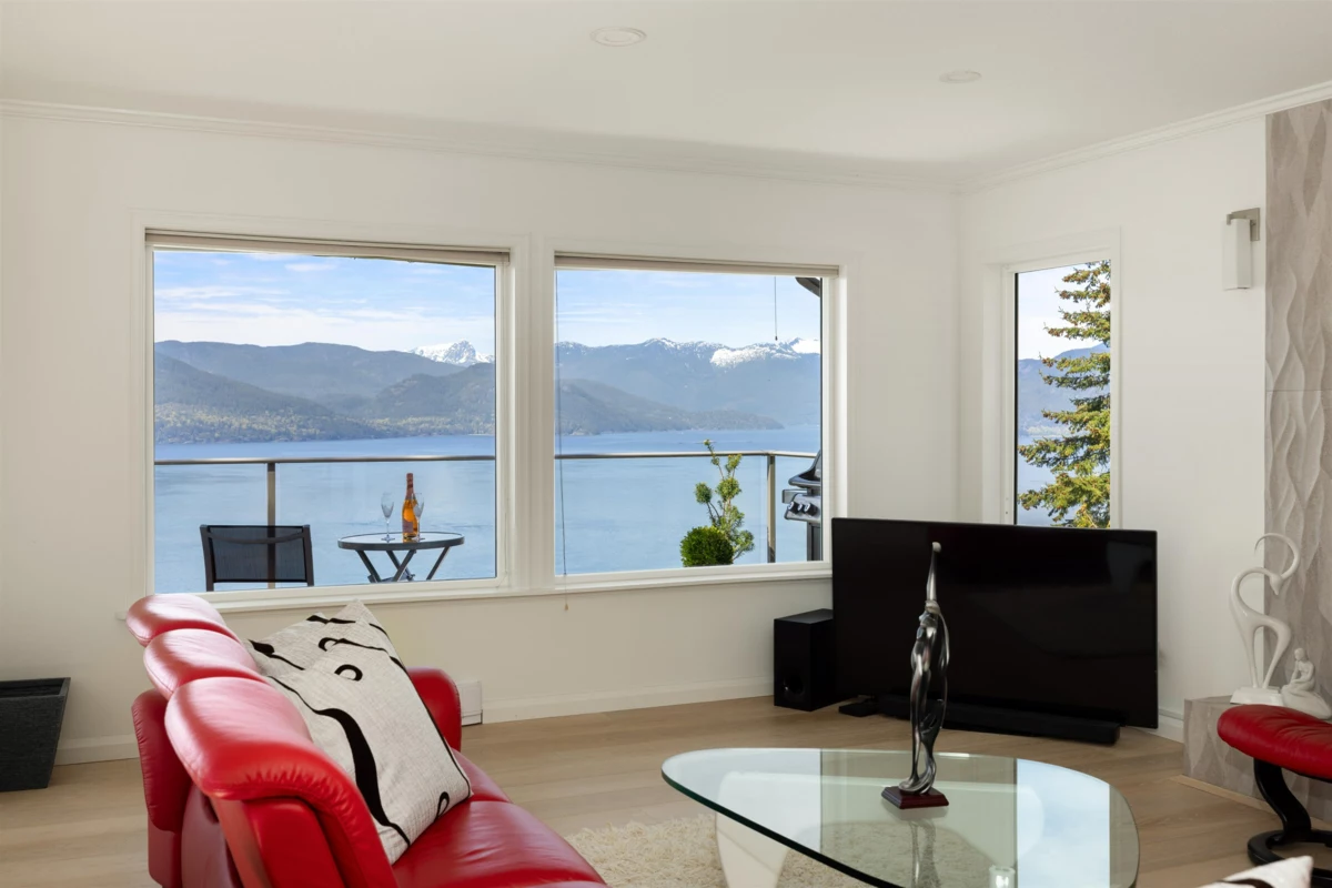 Dining Area Photo of 250 Kelvin Grove Way, Lions Bay, BC