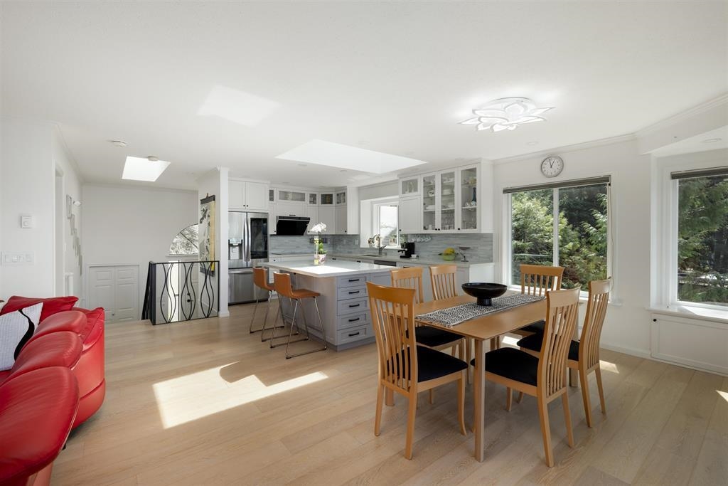 Family Room Photo of 250 Kelvin Grove Way, Lions Bay, BC