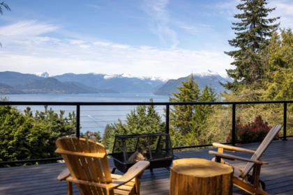 Front Yard Photo of 250 Kelvin Grove Way, Lions Bay, BC
