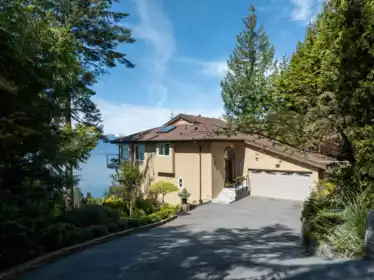 Garden / Landscaping Photo of 250 Kelvin Grove Way, Lions Bay, BC