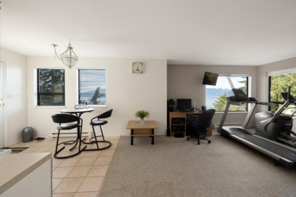 Hallway Photo of 250 Kelvin Grove Way, Lions Bay, BC