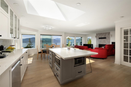 Kitchen Photo of 250 Kelvin Grove Way, Lions Bay, BC