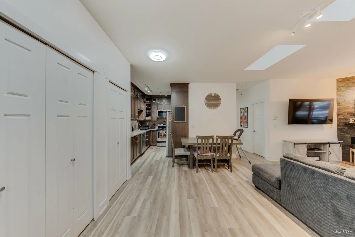 Dining Area Photo of 404 1988 Suffolk Avenue, Port Coquitlam, BC