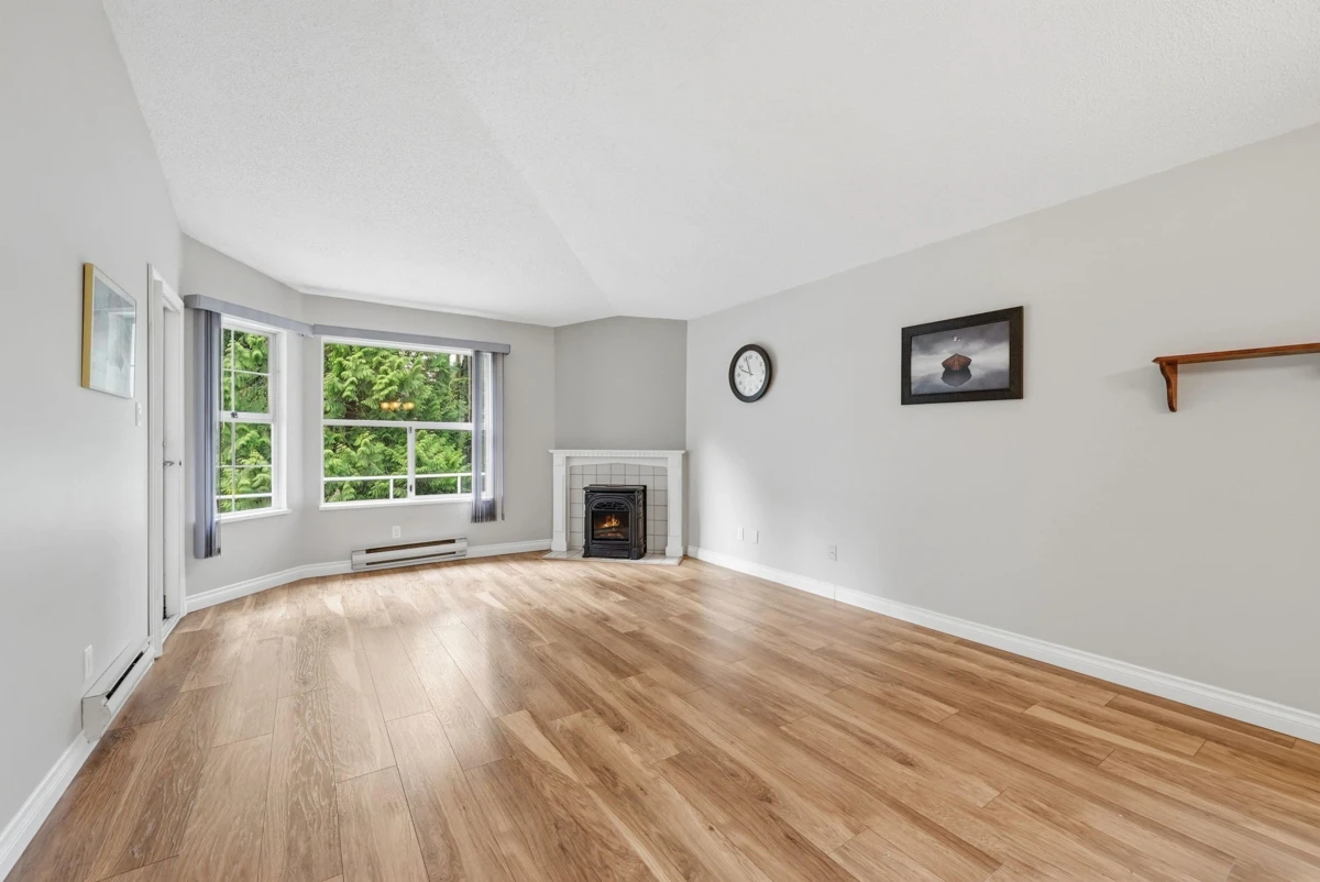 Dining Area Photo of 45 6537 138 Street, Surrey, BC