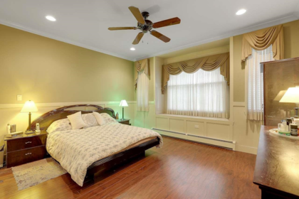 Hallway Photo of 10047 129 Street, Surrey, BC