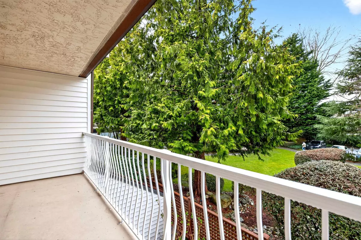 Dining Area Photo of 203 12890 17 Avenue, Surrey, BC