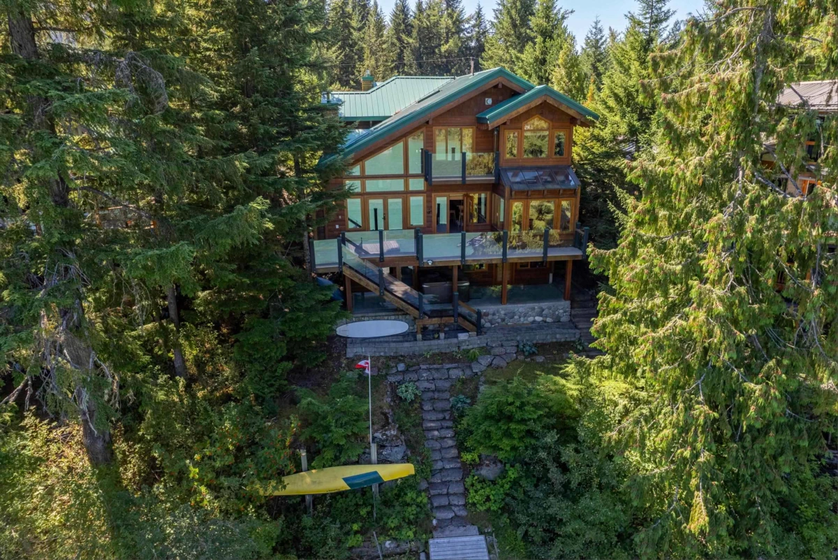 Living Room Photo of 9297 Lakeshore Drive, Whistler, BC